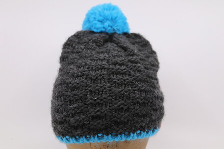 Fiebig knitted kindermuts met pompom Antraciet en Blauw