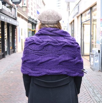 laimbock knitted poncho met col  aubergine