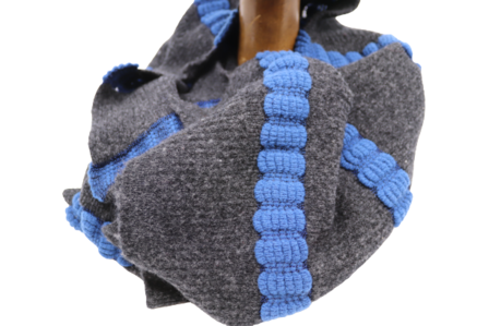 Simone van Eerdenburg  Design wollen sjaal Antraciet en blauw