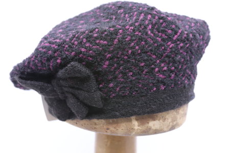 Hats and Dreams wolmix knitted baret PaarsZwart