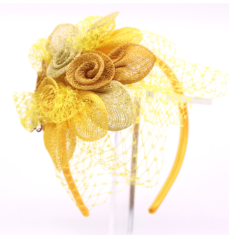 bedacht fascinator flowers sinamay en voile geel