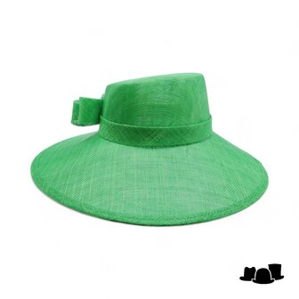 maddox occasion hat asymmetric bol sinamay dubbel strik emerald green