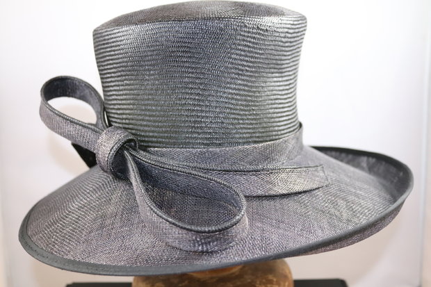 Whiteley Occasion Hat Rechte bol Parasisal sinamay strik Black