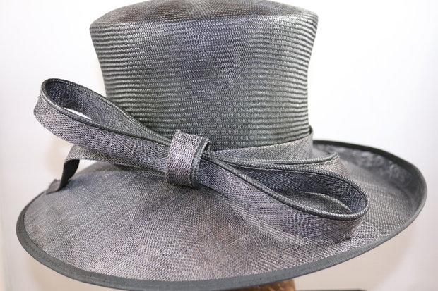 Whiteley Occasion Hat Rechte bol Parasisal sinamay strik Black