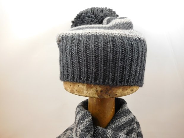 bedacht wool cashmere beanie pompom anthracite