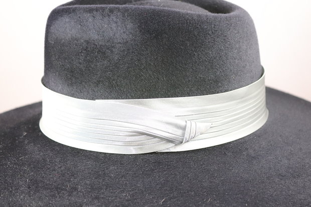 jos van dijck kant en klaar plisse hoedenband satijn zilver grijs