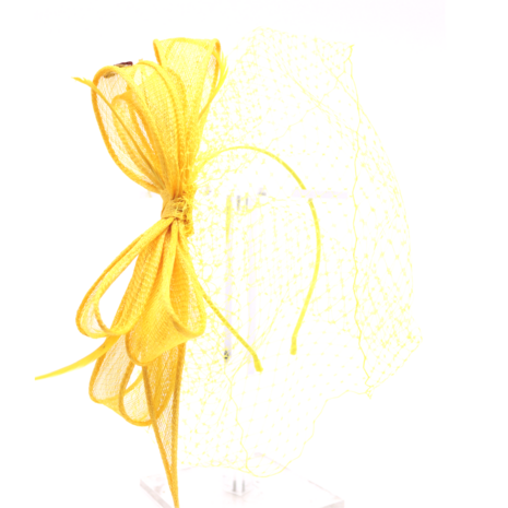 bedacht fascinator tammy strik sinamay en voile geel