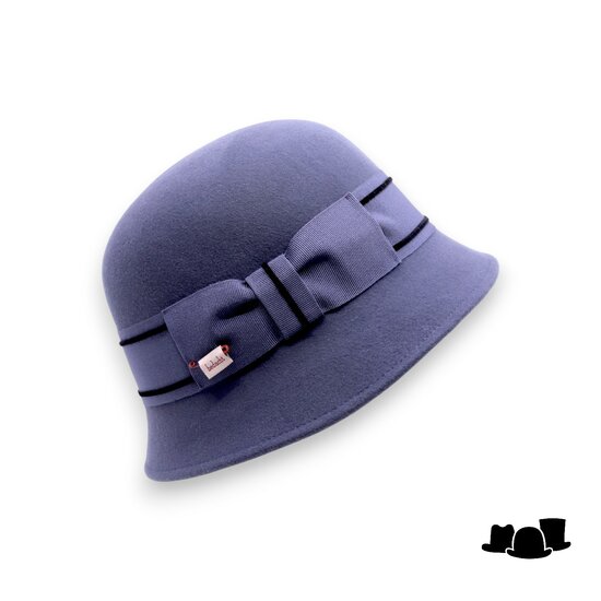 bedacht pot hoed lint met strik damrod staalblauw
