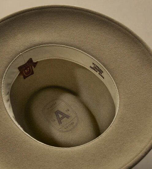 akubra traveller bran