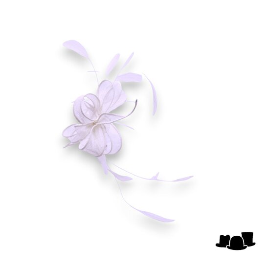 eigen atelier bespoke haarversiering rond sinamay veren ivoor