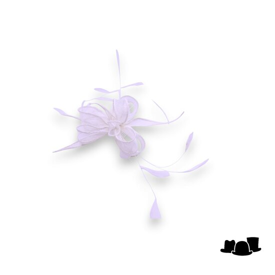 eigen atelier bespoke haarversiering rond sinamay veren ivoor