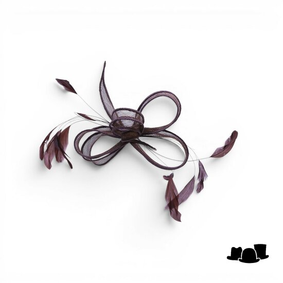 eigen atelier bespoke haarversiering loredana sinamay veren dark taupe