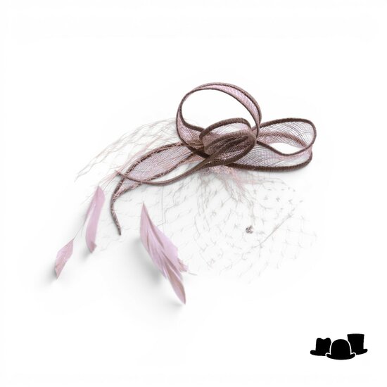 eigen atelier bespoke haarversiering fiorella small sinamay voile veren taupe