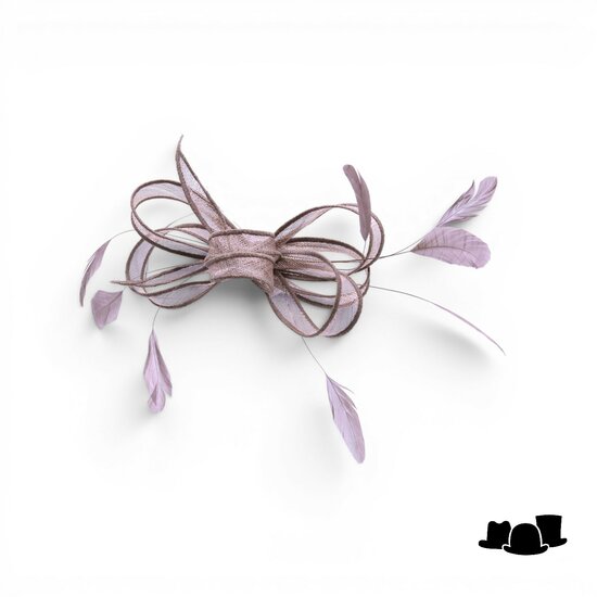 eigen atelier bespoke haarversiering loredana sinamay veren taupe