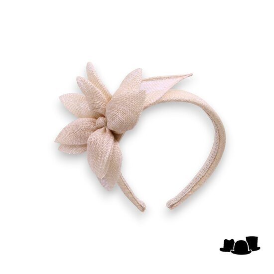 bedacht fascinator leeds bloem sinamay naturel