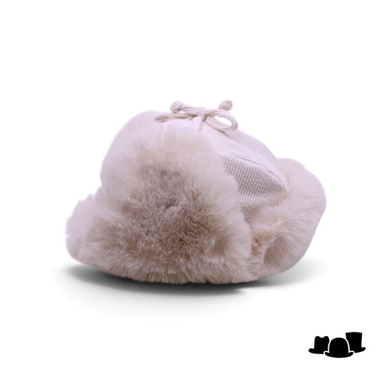 bedacht pilotenmuts chapka ivory
