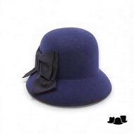 bedacht pot hoed met strik cirdan wolvilt blauw