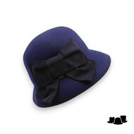 bedacht pot hoed met strik cirdan wolvilt blauw