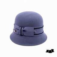 bedacht pot hoed lint met strik damrod staalblauw