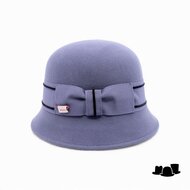 bedacht pot hoed lint met strik damrod staalblauw