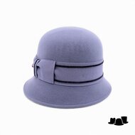 bedacht pot hoed lint met strik damrod staalblauw