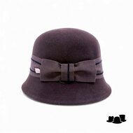 bedacht pot hoed lint met strik damrod bruin