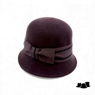 bedacht pot hoed lint met strik damrod bruin