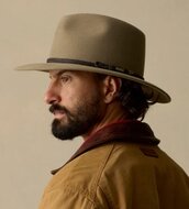 akubra traveller bran