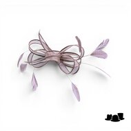 eigen atelier bespoke haarversiering loredana sinamay veren taupe