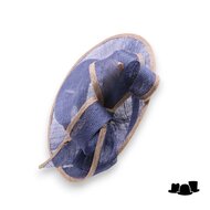 bedacht fascinator bristol matelot strik sinamay blauw camel