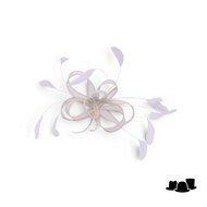 eigen atelier bespoke haarversiering ronda sinamay veren licht vanille