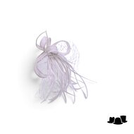 eigen atelier bespoke haarversiering jessica sinamay spike veren voile wit