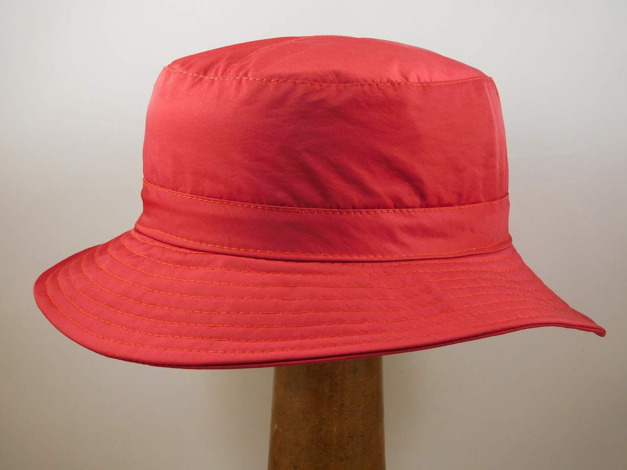 regenhoed rood