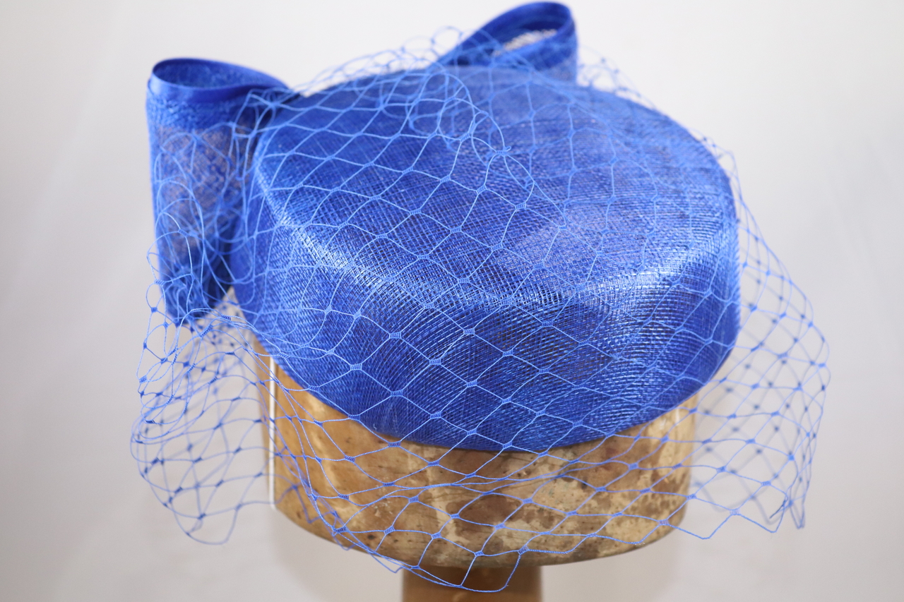 maddox dopje 075 sinamay met voile cobalt