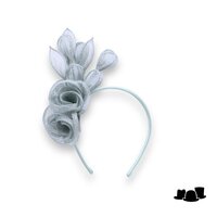 seeberger haarversiering diadeem eva sinamay bloemen licht blauw