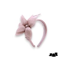 bedacht fascinator leeds bloem sinamay perzik roze