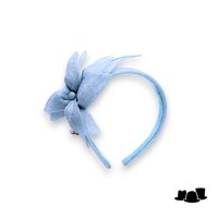bedacht fascinator leeds bloem sinamay licht blauw 