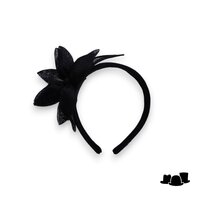 bedacht fascinator leeds bloem sinamay zwart