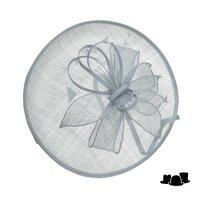 seeberger fascinator disc wanda sinamay  licht blauw