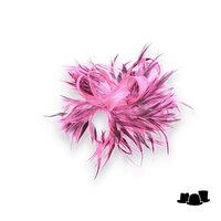 eigen atelier bespoke haarversiering ronda sinamay veren magenta pink