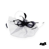 eigen atelier bespoke haarversiering nathalie sinamay veren voile zwart